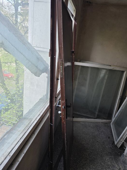 Метална врата с каса