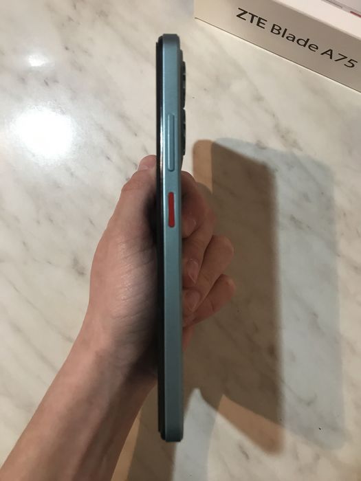 ZTE Blade A75 состаеание нормалное