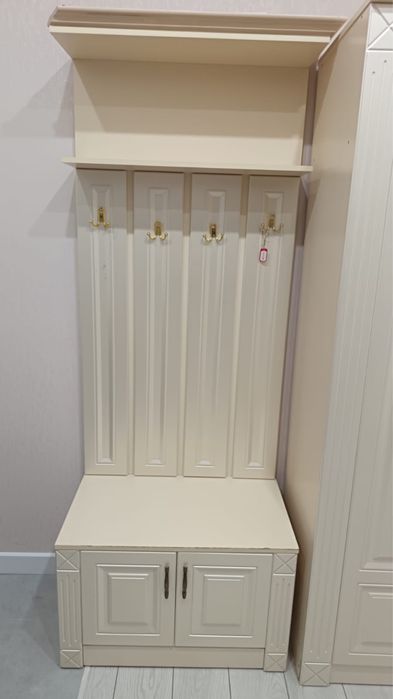 Продается шкаф в прихожую