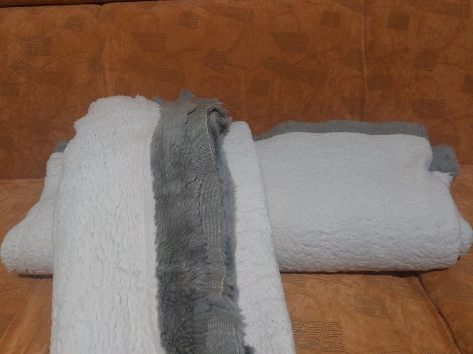 Set 2 cuverturi 150x240 cm și 260
~260 x310