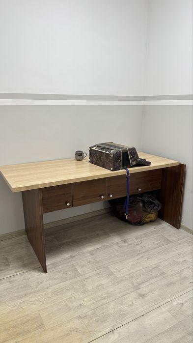 Полки, шкафы, ресепшен