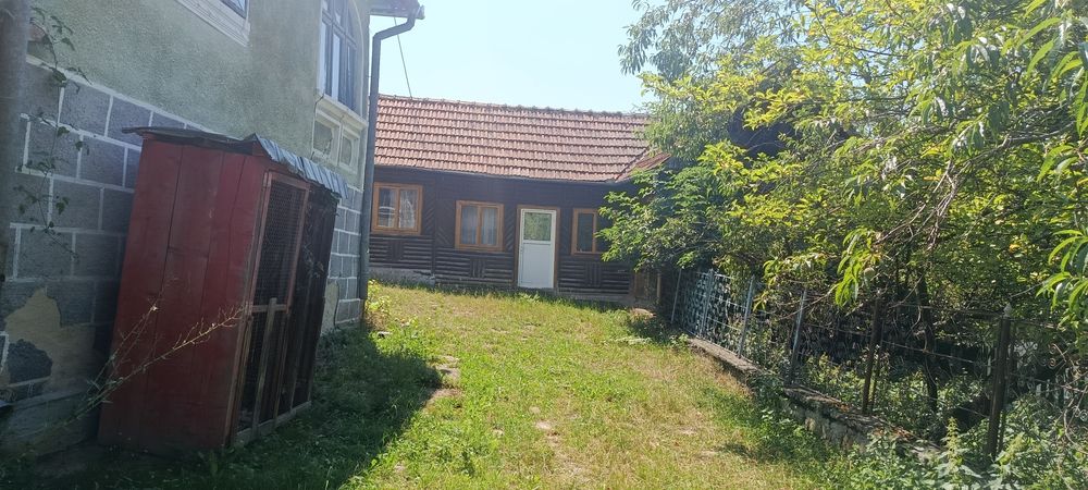 Casă de vânzare la țară.