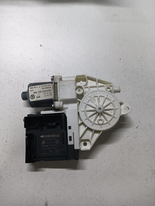 Broasca Usa Stanga Fata Volkswagen Golf V Variant 1K5 2007 - 2009 1K09