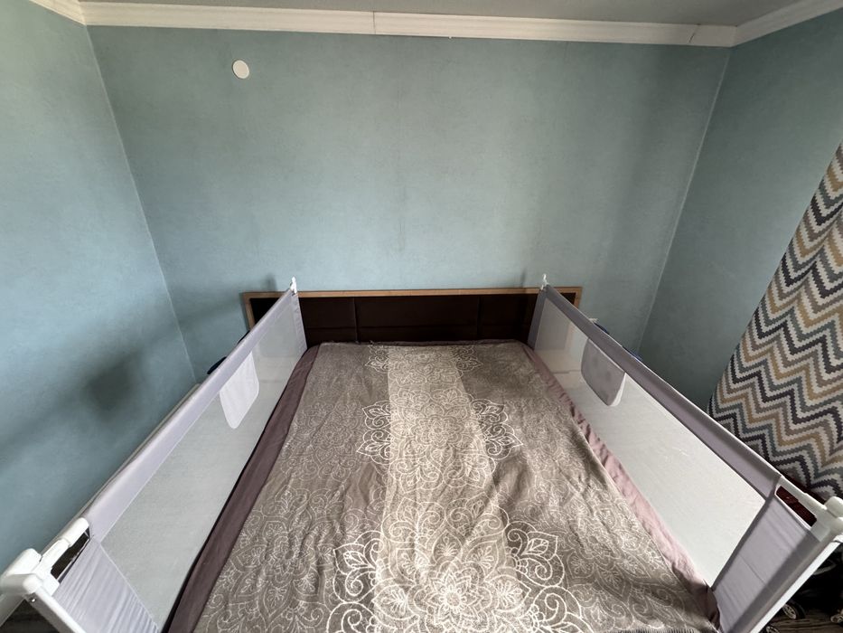 двуспальная кровать