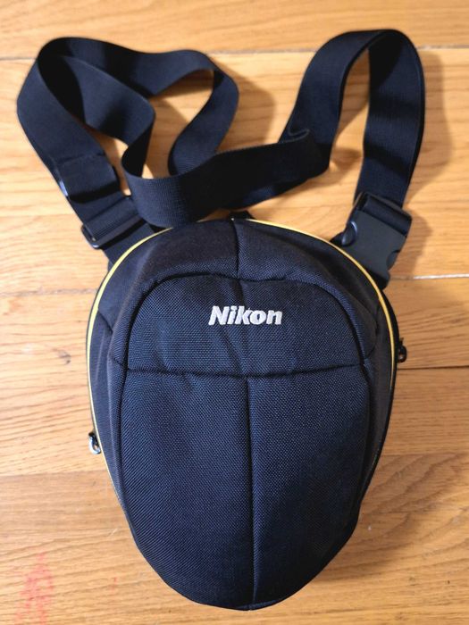 Geanta Nikon pentru camera foto. Marca Crumpler.