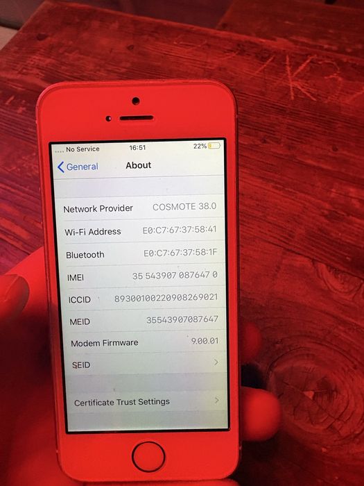 Iphone SE  като нов!