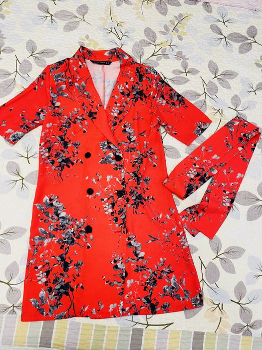 Rochita dama marimea 36 o purtare