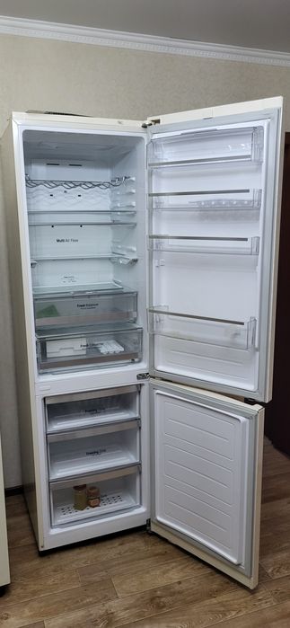 Продам Холодильник LG