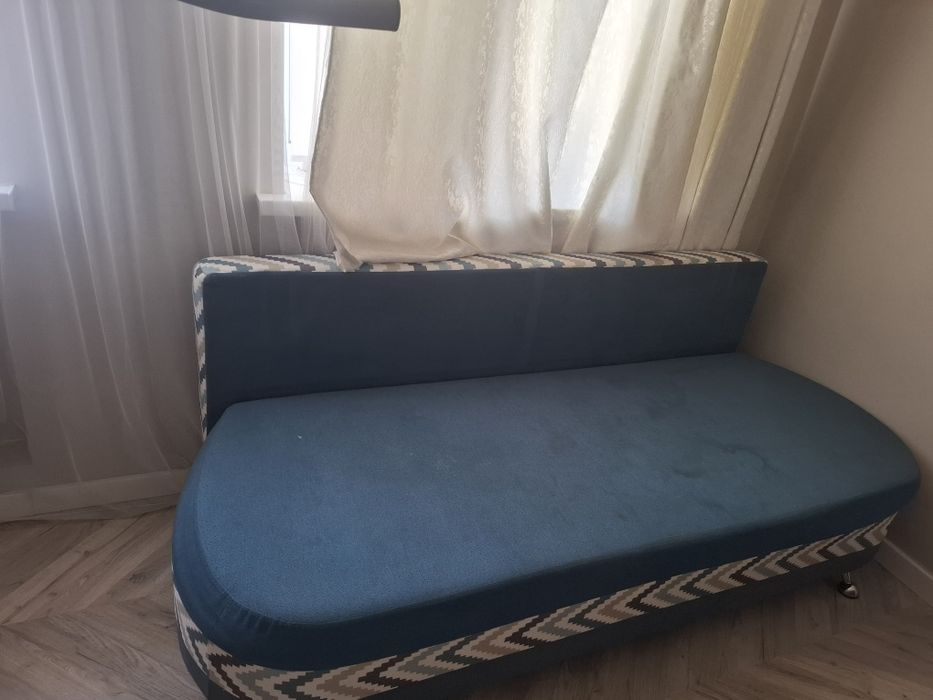 Продам диван в хорошем состоянии.