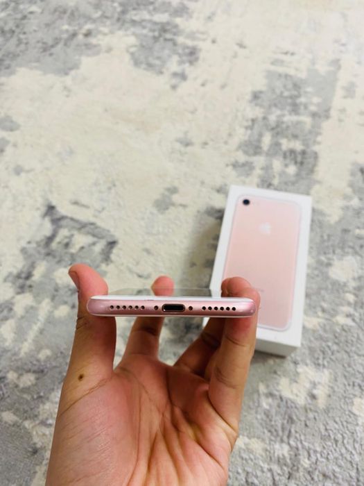 Iphone 7.    75% ёмкость