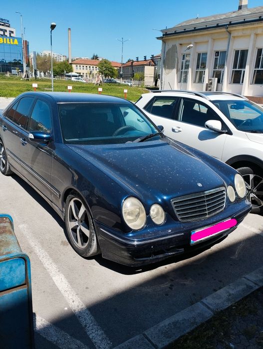 Мерцедес Е 320 тъмно син