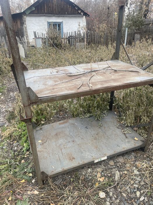 Продам металлические стелажи