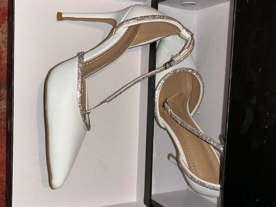 Белый каблук каблук