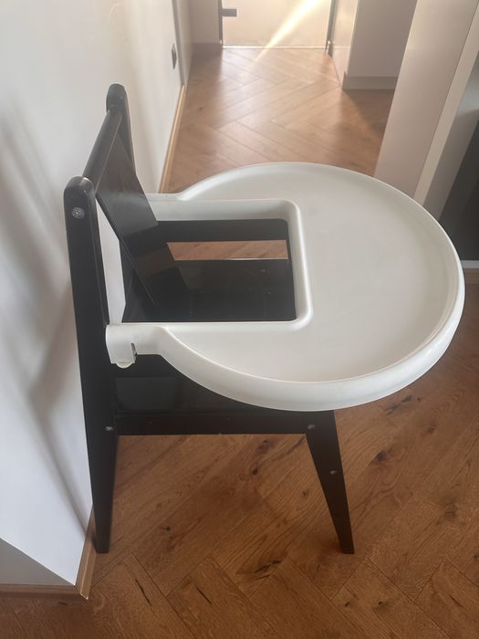 Продавам бебешки стол за хранене