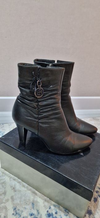 Продам кожаные осенние сапожки