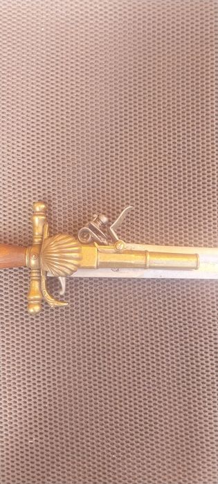 Sabie scurta cu pistol pentru panoplie