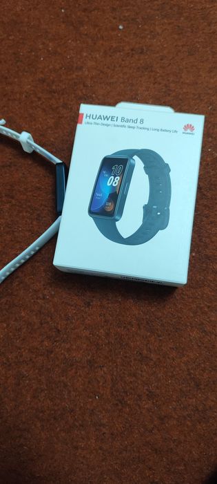 Huawei Band 8   .
