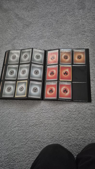 Album Pokemon cu cartonase originale