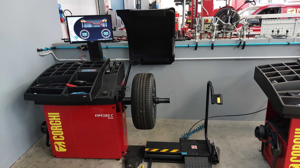 CORGHI - EM 9380 X Line  Баланс машина за гуми на леки автомобили