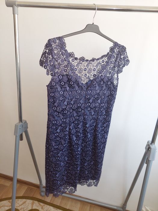 Vand rochie de dantela mărime M