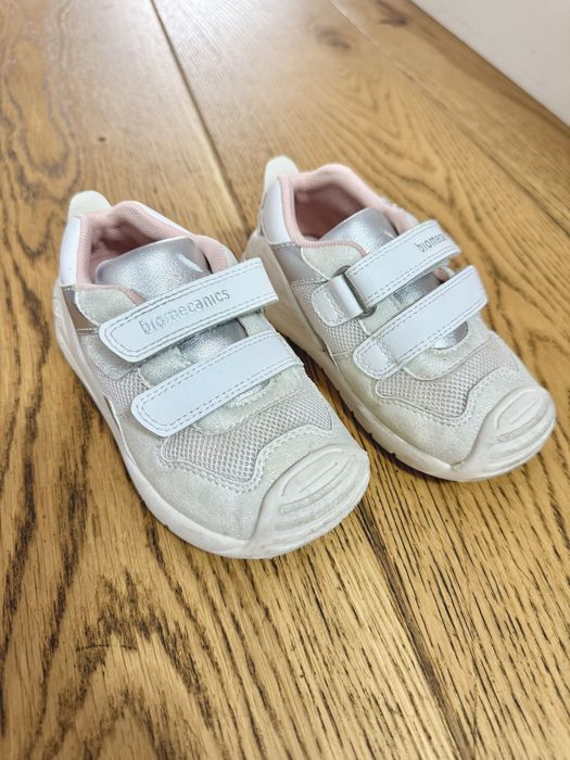 Pantofi albi din piele, Biomecanics, 24