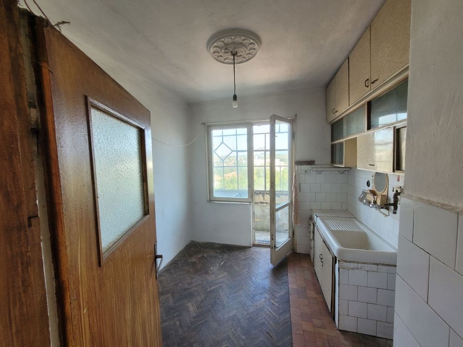 Продава се Четиристаен апартамент в с. Мараш, Област Шумен - 8003 кв.м за 7 €/кв.м - Снимка #1