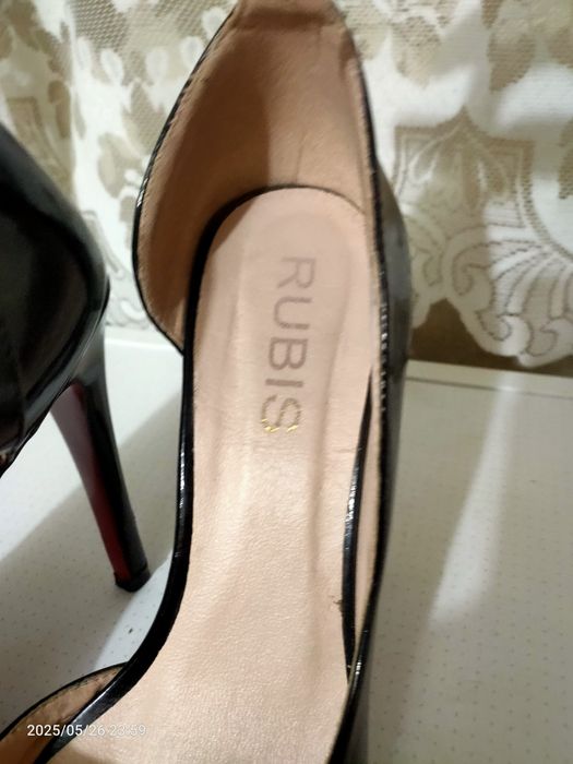 Продаю туфли  черные лаковые38р