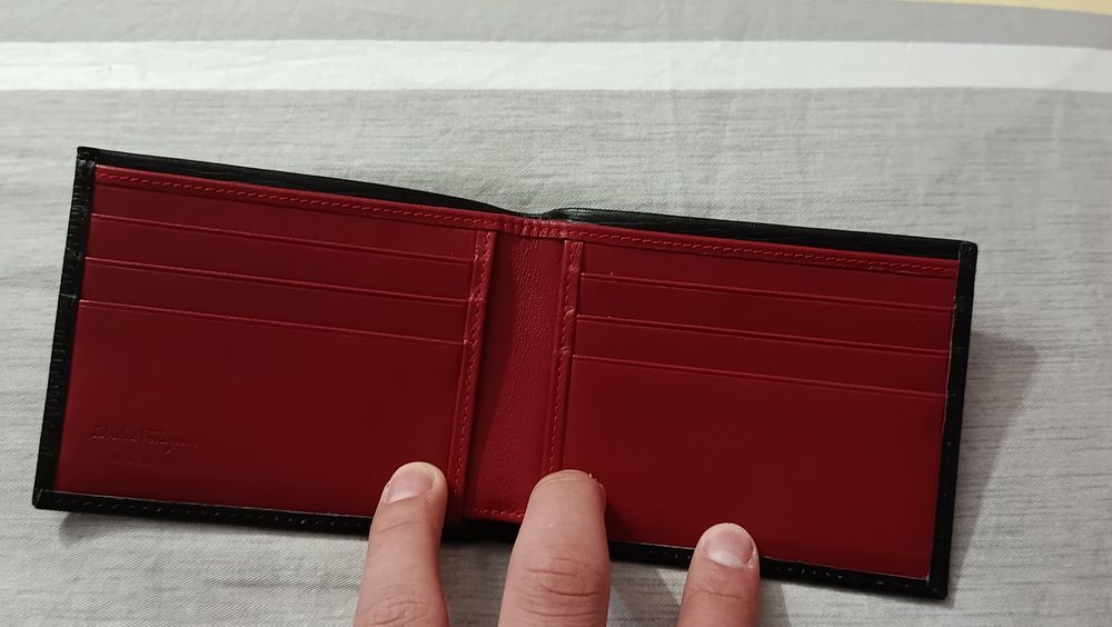 Salvatore Ferragamo (модель Gancini bifold),