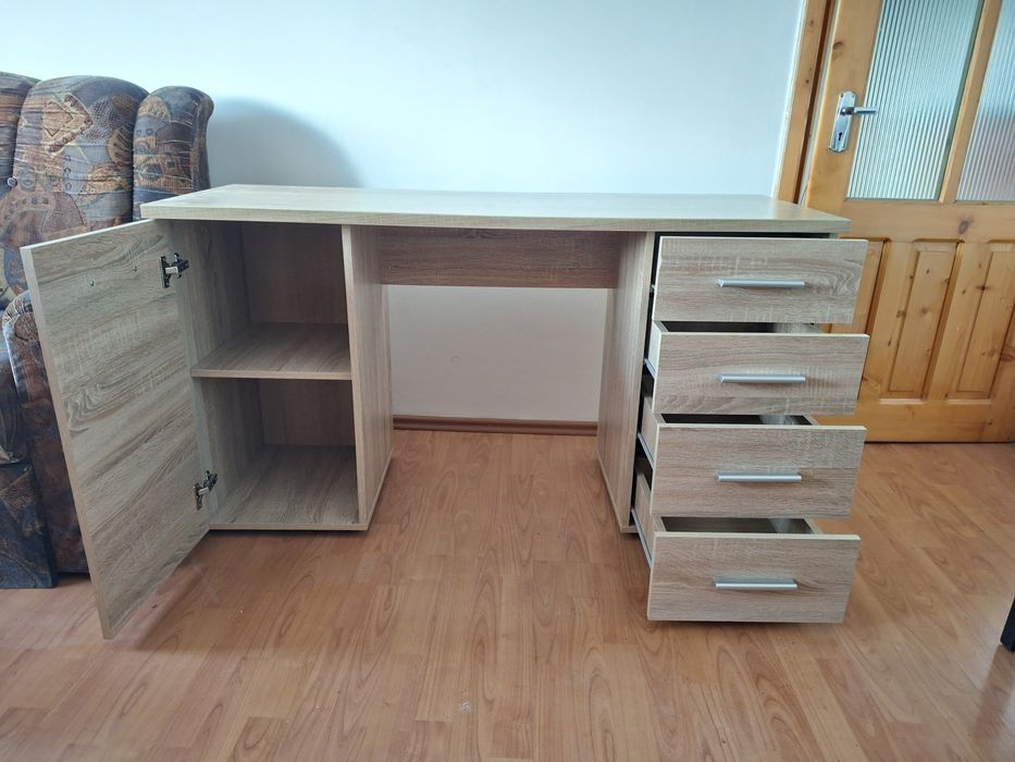 Birou și comodă noi