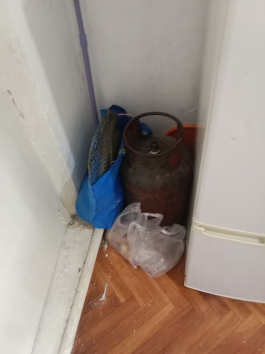 Продам холодильник,духовку и газ балон