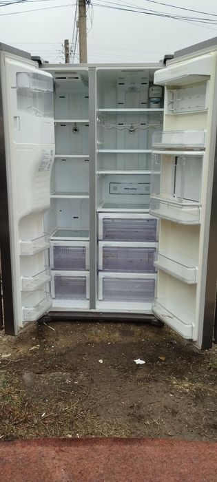 Продавам хладилник Samsung - двукрилен