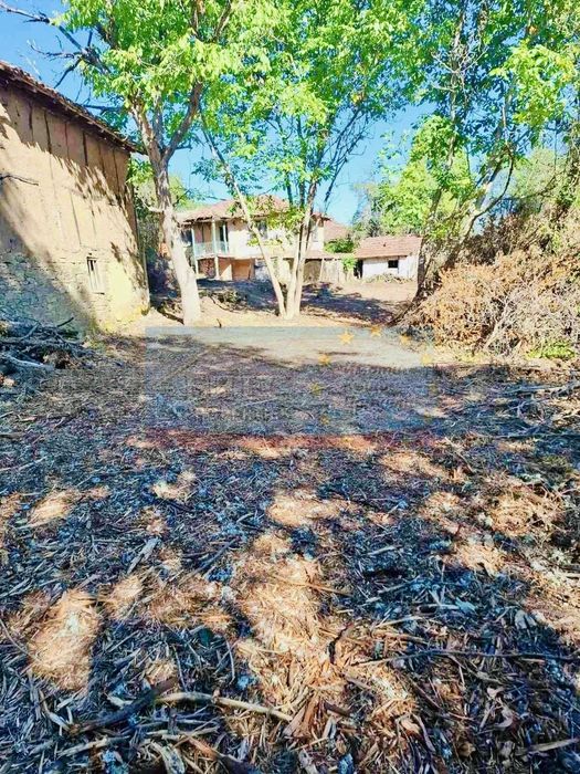 Стара къща с голям парцел 1640 м2