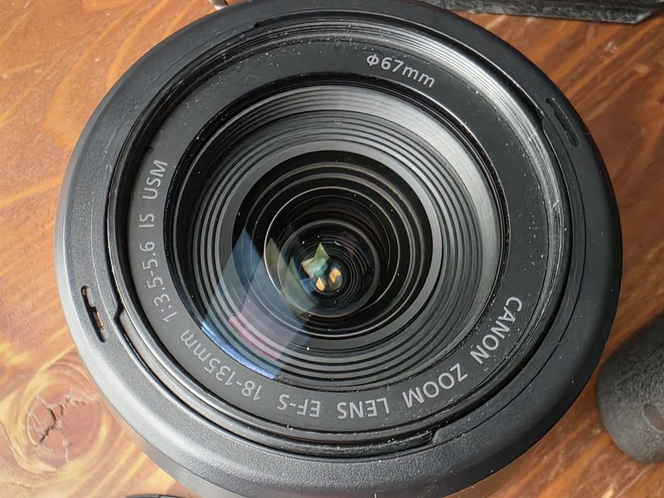 Камера Canon R7 в комплекте.