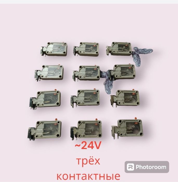 Различные кнопки и разъёмы