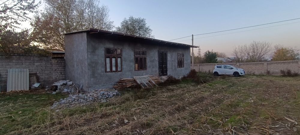 Ер участкаси сотилади. 10 сотих. Кадастр бор документлари жойида