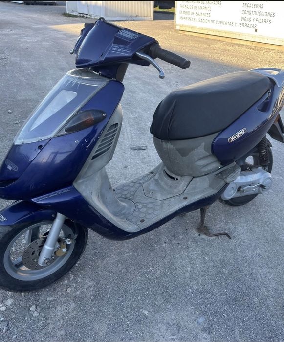 Скутер 50кубика Apriliq sonic със дукументи за регистрация