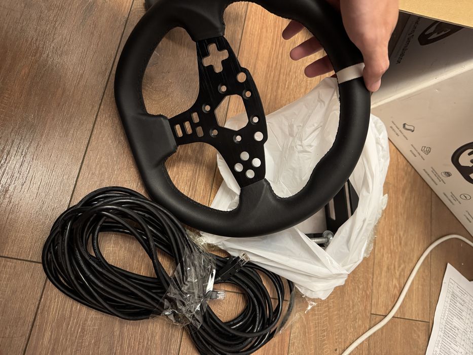 Moza R5 + Moza ES Formula Whell Mod