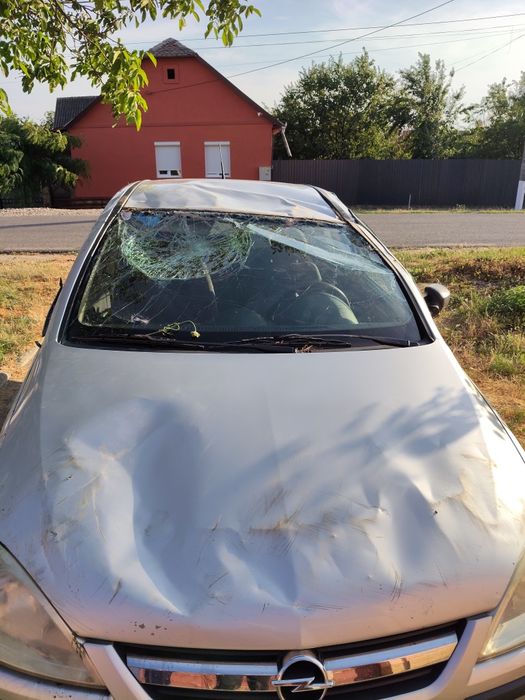 Opel Corsa avariat
