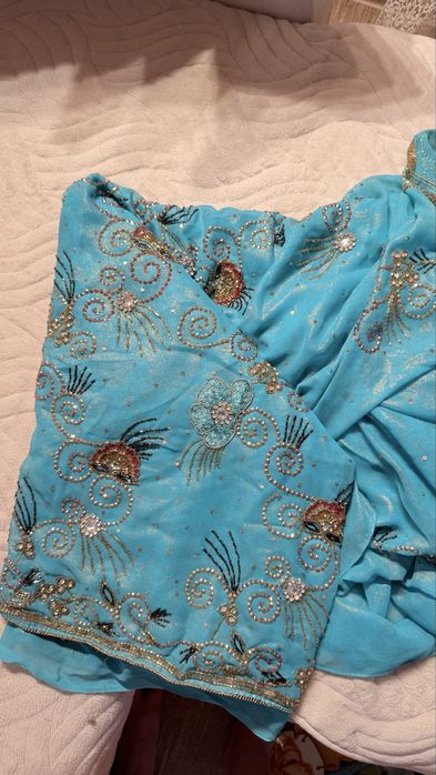 Индийское сари расшитое