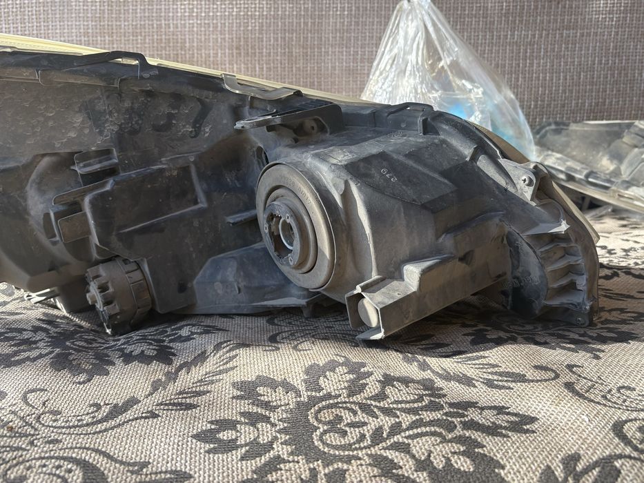 Фары на Subaru Outback.