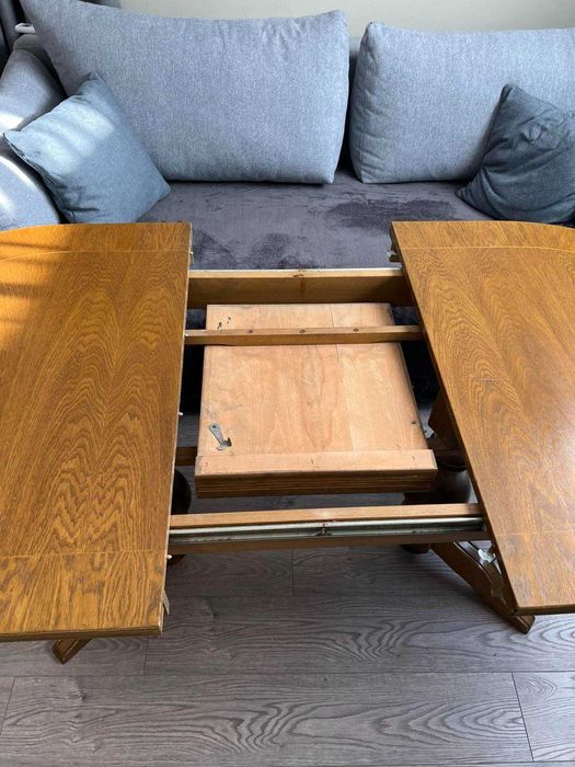 Масивна дървена трапезна маса