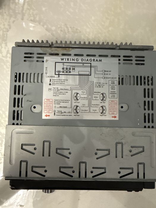 Продам магнитолу старую JVC