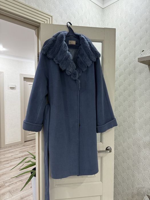 Пальто с меховым воротником