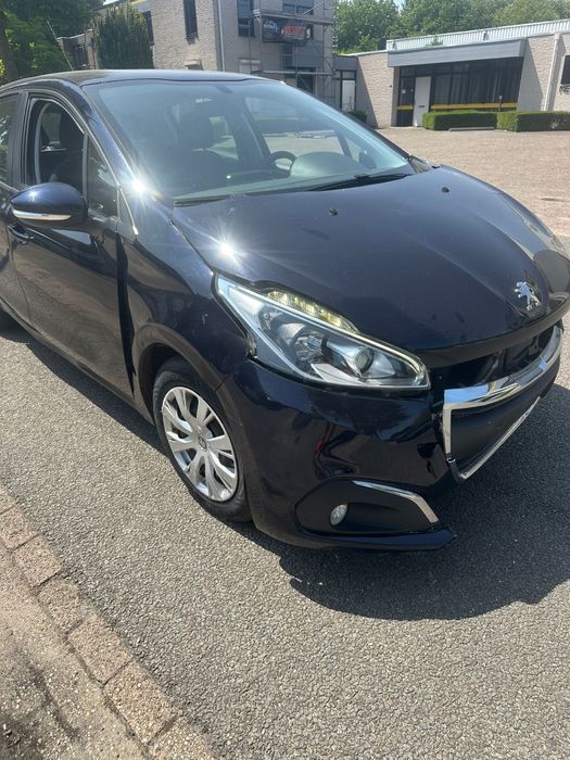 Peugeot 208 dezmebrez ! Nu mai am eleronul !