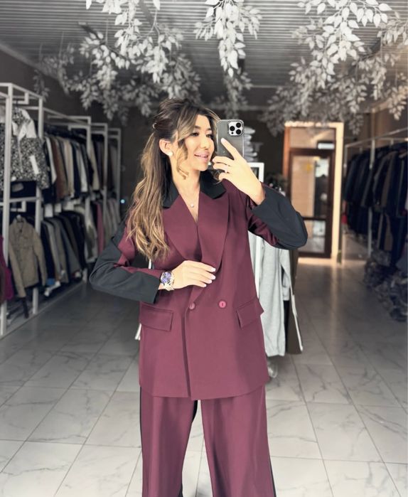 Продаются классические костюмы