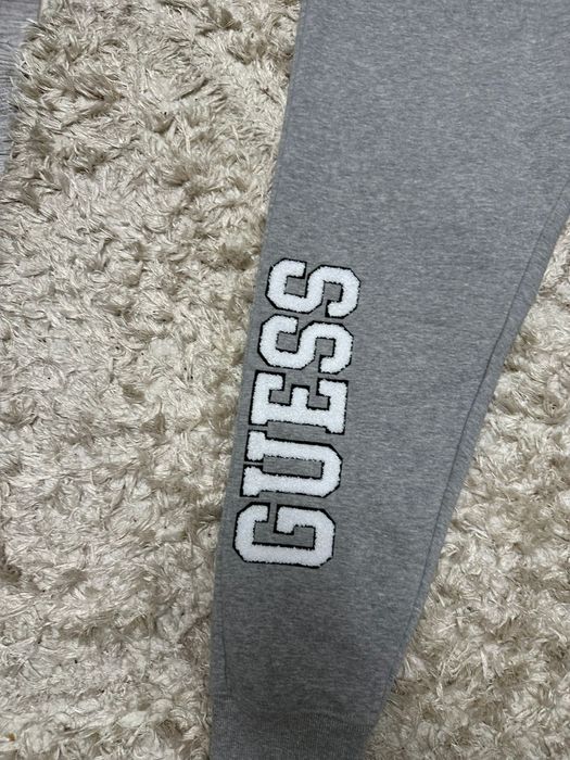 Pantaloni guess .