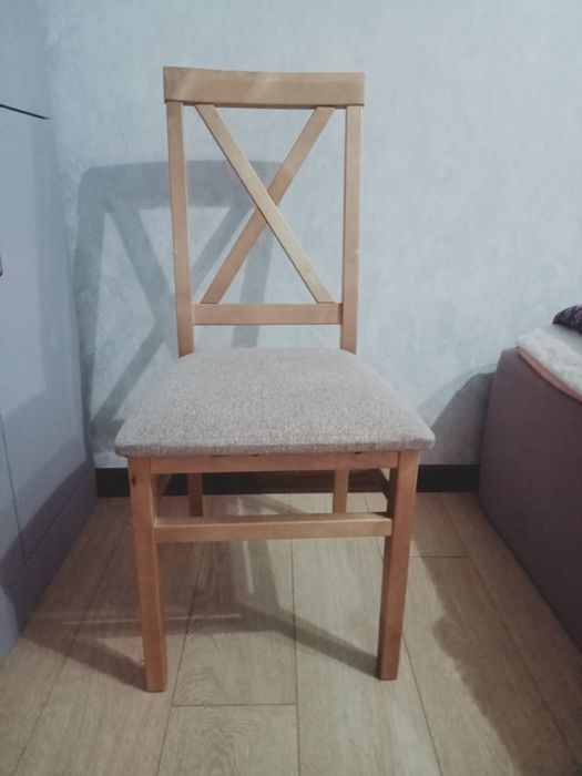 Деревянные стулья