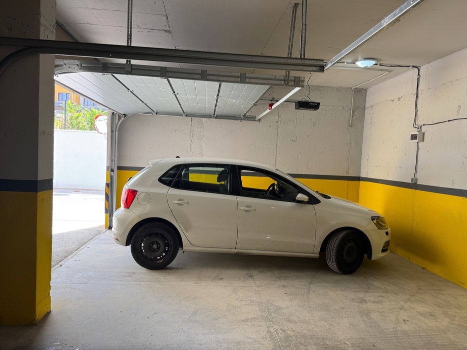 Дава се под наем Гараж / Паркомясто в Варна, Младост 1 - 18 кв.м за 100 € - Снимка #1