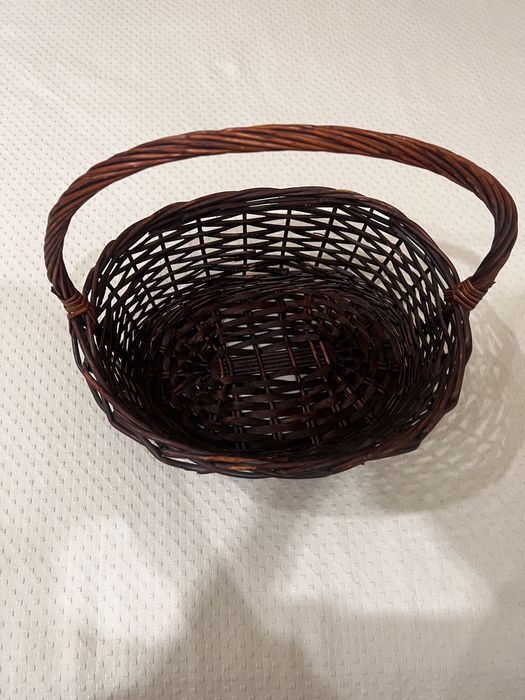 Продам плетенную корзину
