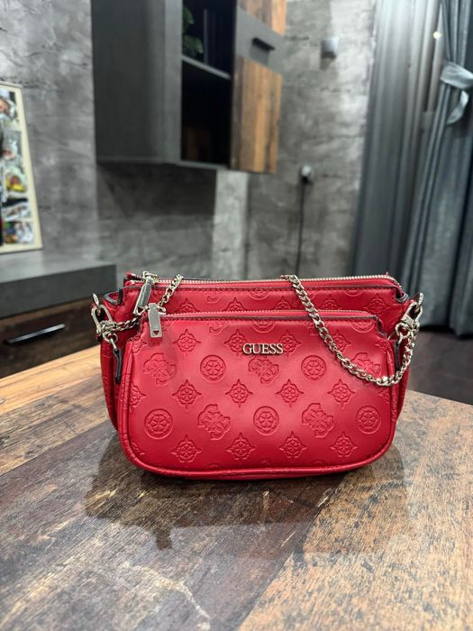 Дамска чанта Guess